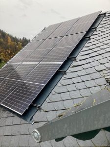Photovoltaik Anlage auf Schieferdach